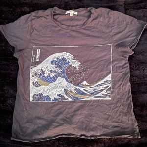 Wave graphic tee, excellent condition.